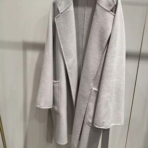 Elegant Women's Gray Coat. 90% wool/10% cashmere.